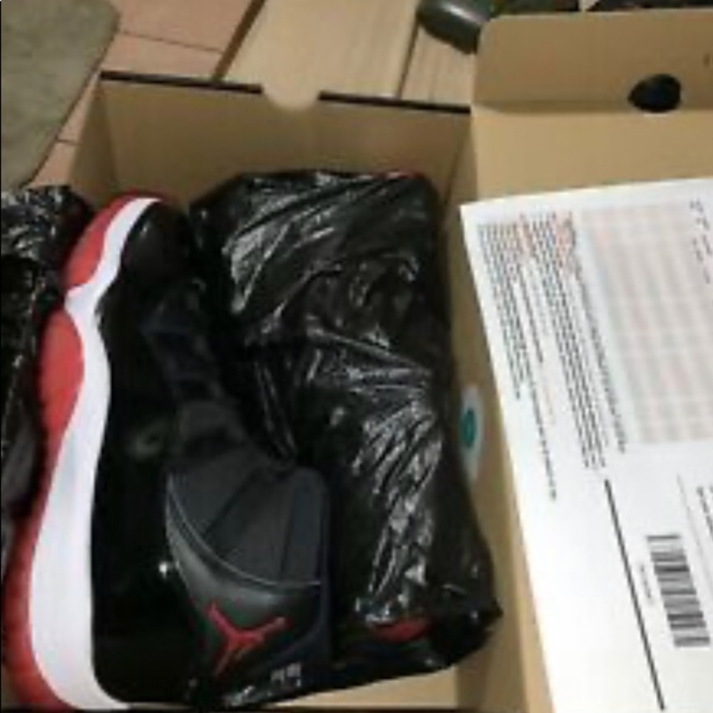 COPY - Jordan bred 11”s size 10,12